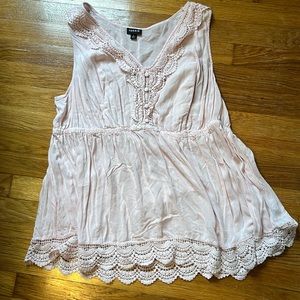 Torrid Size 2 Sleeveless plus size Pink Blouse with lace detail